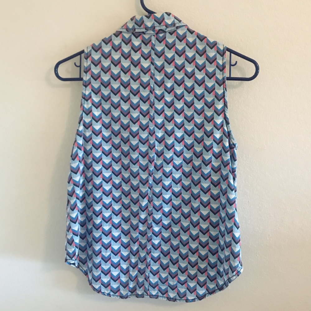 Geometric pattern sleeveless button down!! - Picture 2 of 2